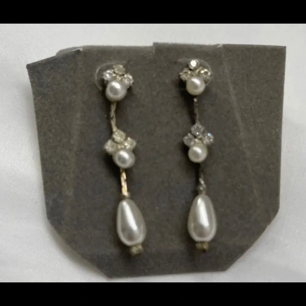 Like New Pearl & Rhinestone Dangle Earrings - Picture 1 of 2